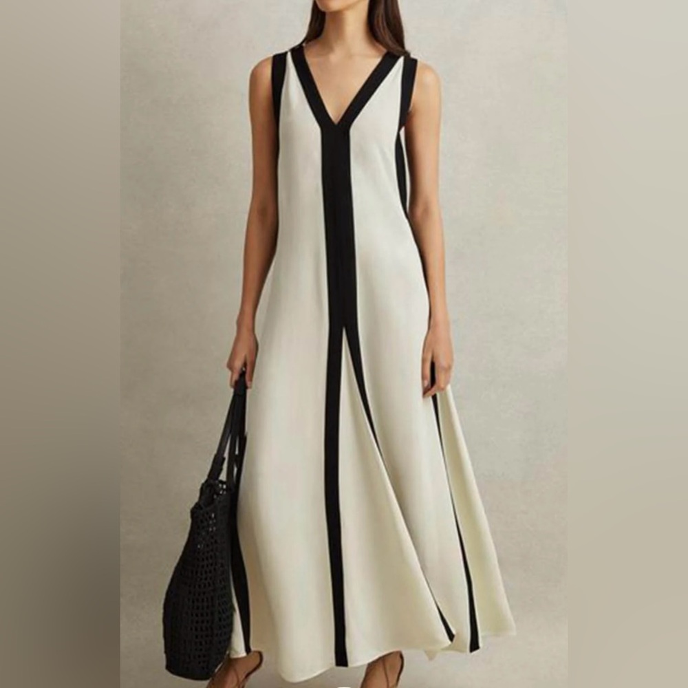 Elegant Black and White Sleeveless Dress